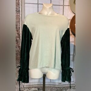 ✨Listicle Mint and Green Velvet Long Sleeves And Bow Cuff Details Sz Small✨